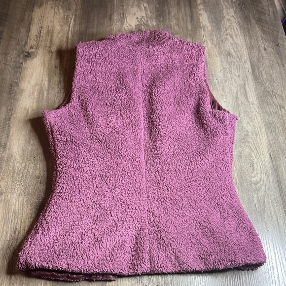 Patagonia Women's Reversible Fleece Vest - Deep Pink - Picture 3 of 6